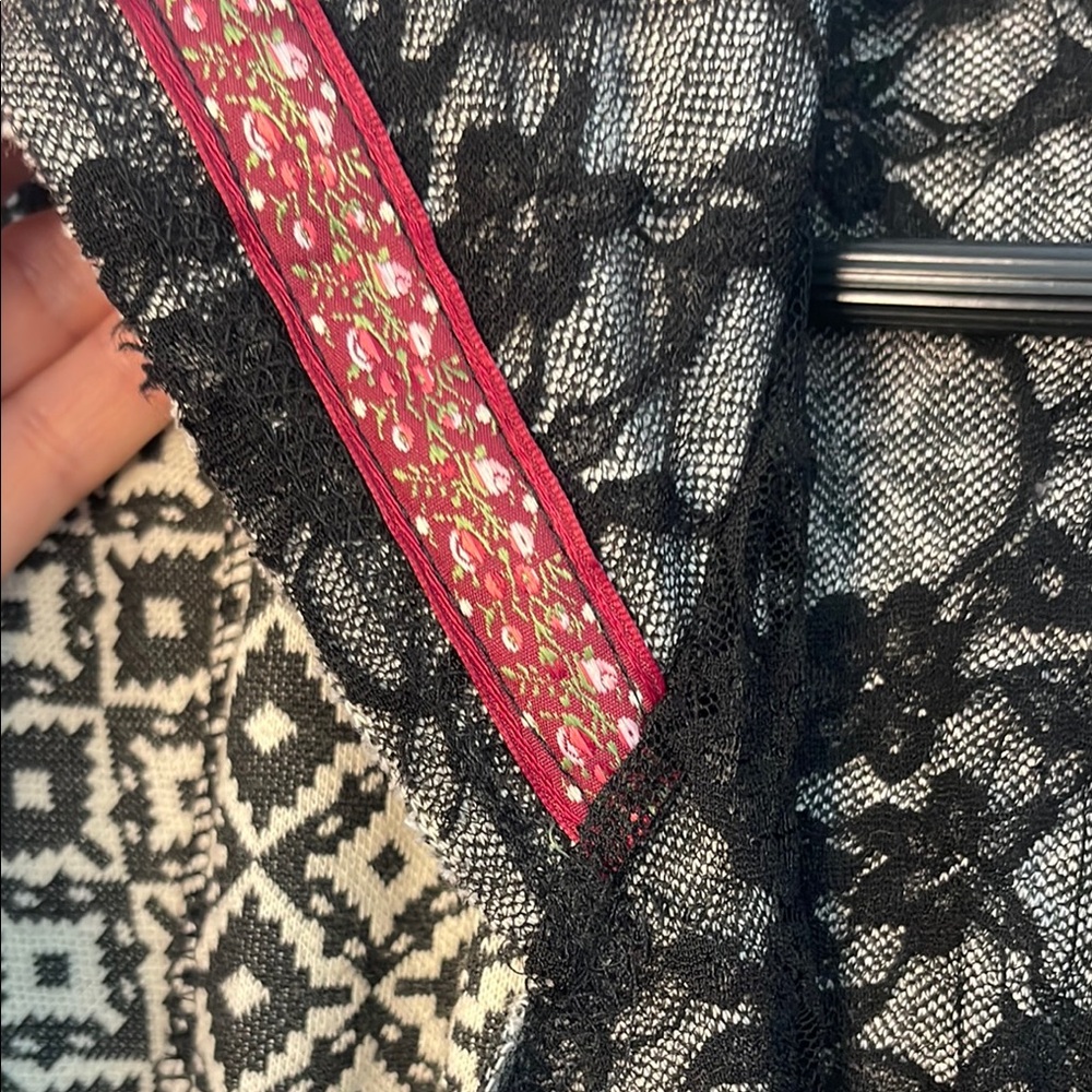 Scrapbook Black and White Patterned Camisole - Picture 4 of 9
